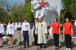 В поселке Раздольное состоялось возложение цветов к Братской могиле советских воинов, посвященное 80-й годовщине Победы в Великой Отечественной войне
