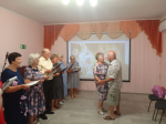 В ГБУ РК «ЦСО Раздольненского района» поздравили семейную пару Горбачёвых с наступающим Днем семьи, любви и верности