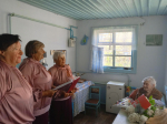 Солисты вокального ансамбля «Беспокойные сердца» дали мини-концерты на дому